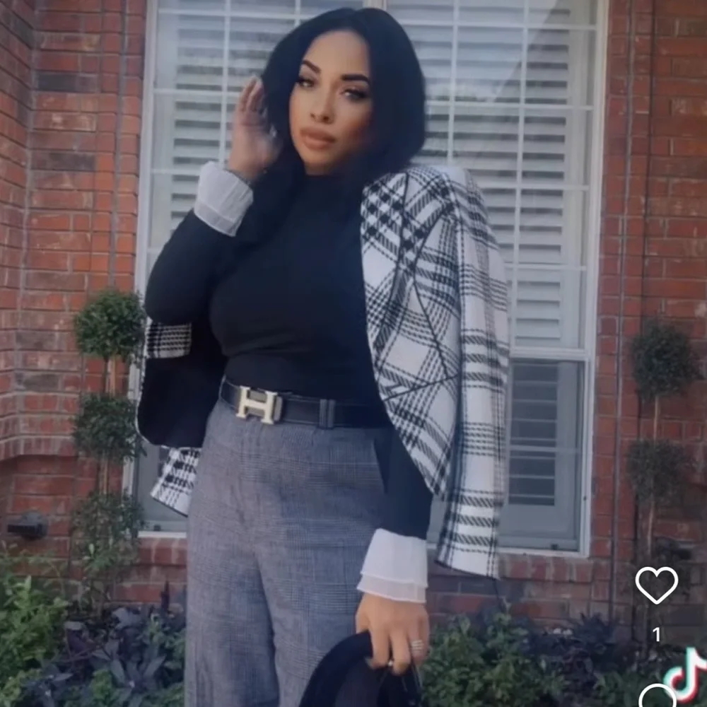 Stylish Black and White Plaid Blazer-H - Picture 3 of 7